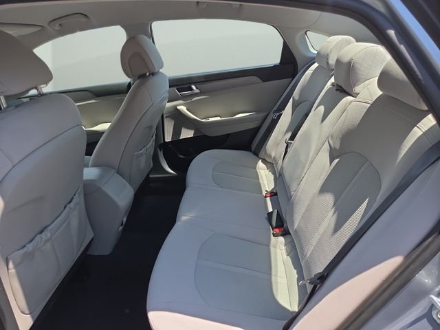 Used 2016 Gray Metallic Hyundai SE image 28
