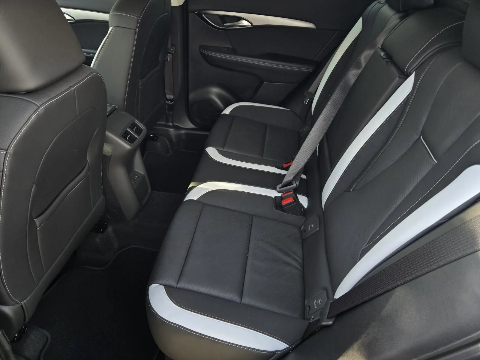 2026 Buick Envision Sport Touring - Photo 4