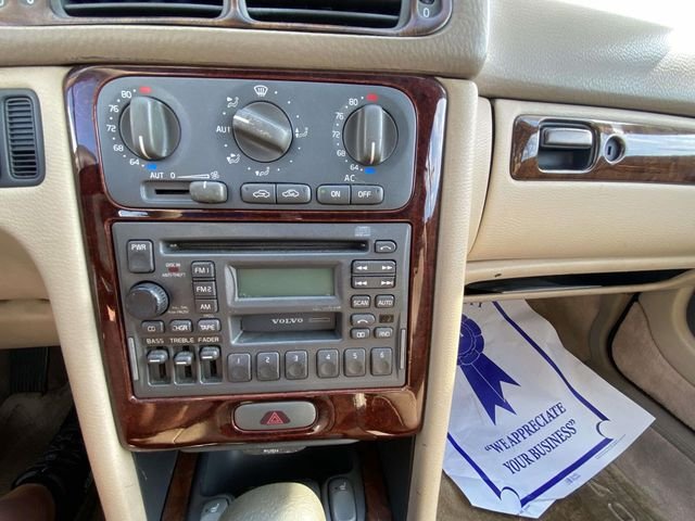 Used 1999 White Volvo Base image 16