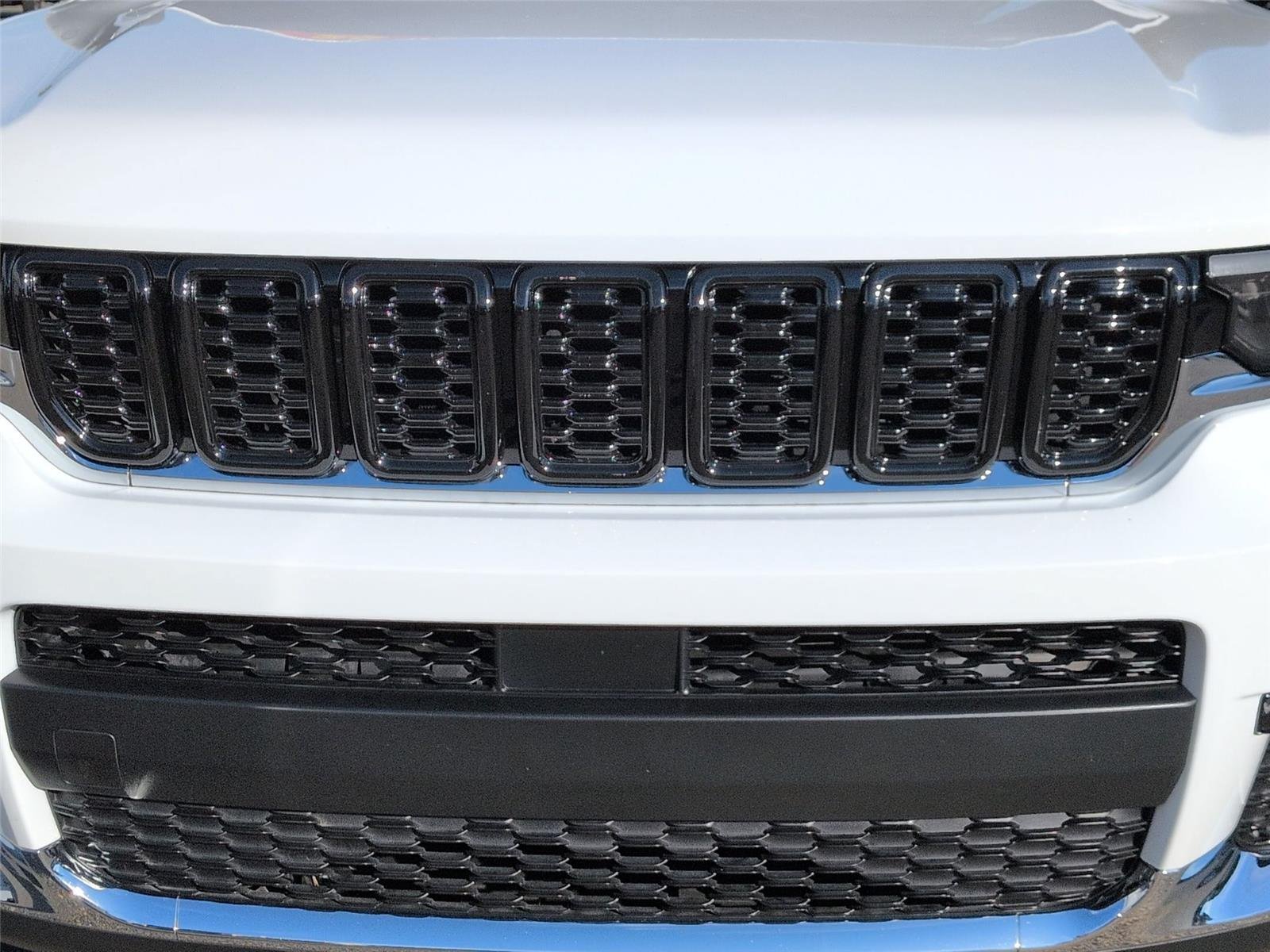 Used 2025 Bright White Clearcoat Jeep Limited image 14