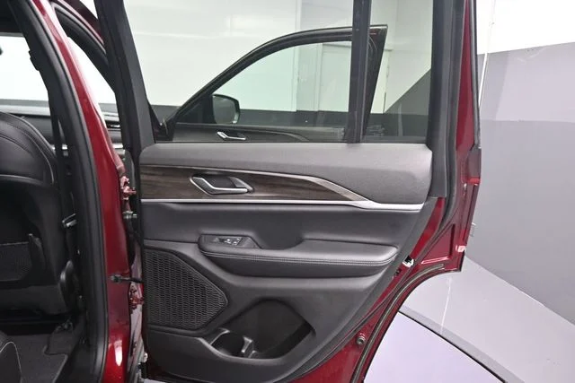 New 2026 Velvet Red Pearlcoat Jeep Altitude image 22