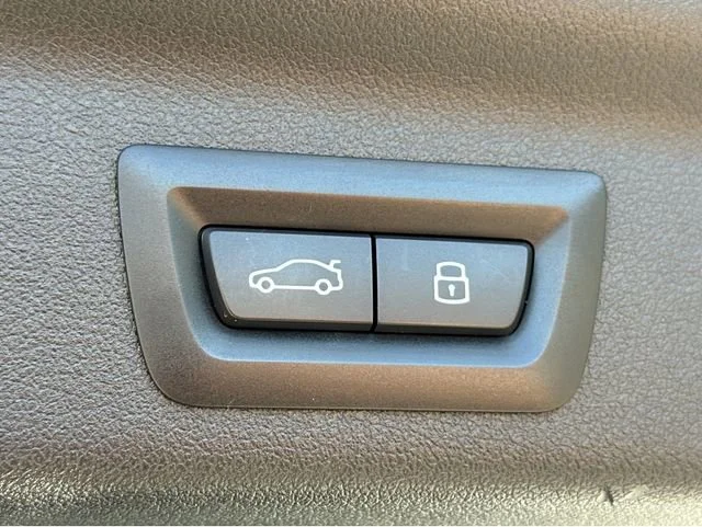 Used 2023 White BMW xDrive28i image 32