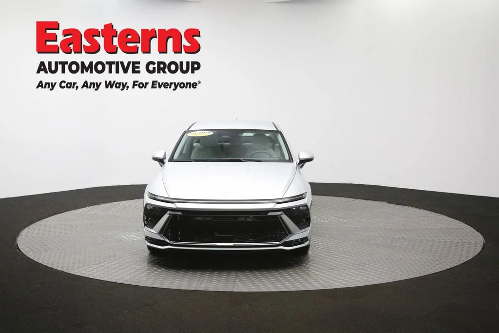 Used 2025 Silver Hyundai SEL image 53