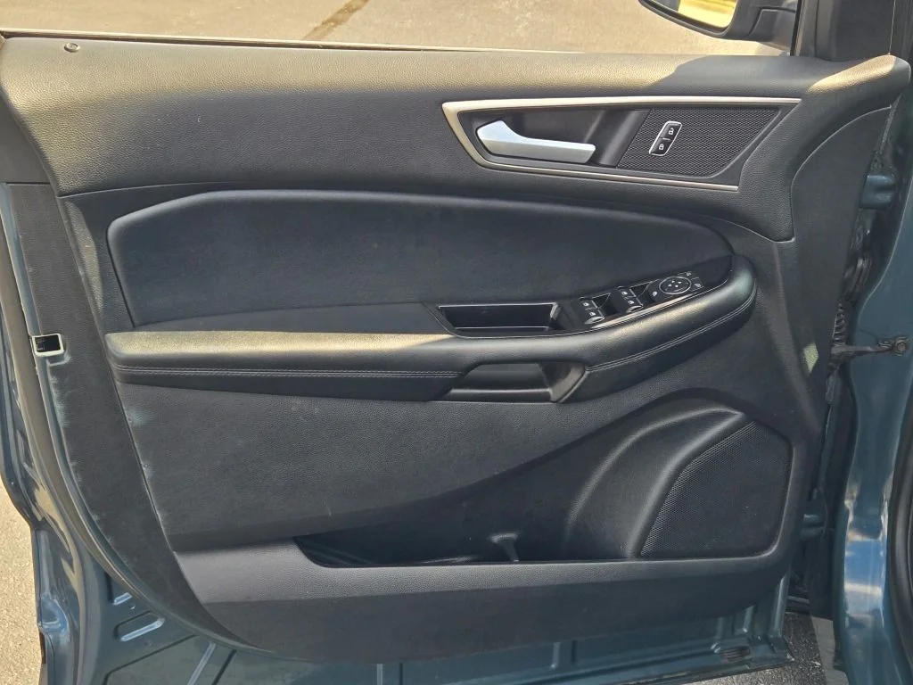 Used 2016 Blue Ford SEL image 18