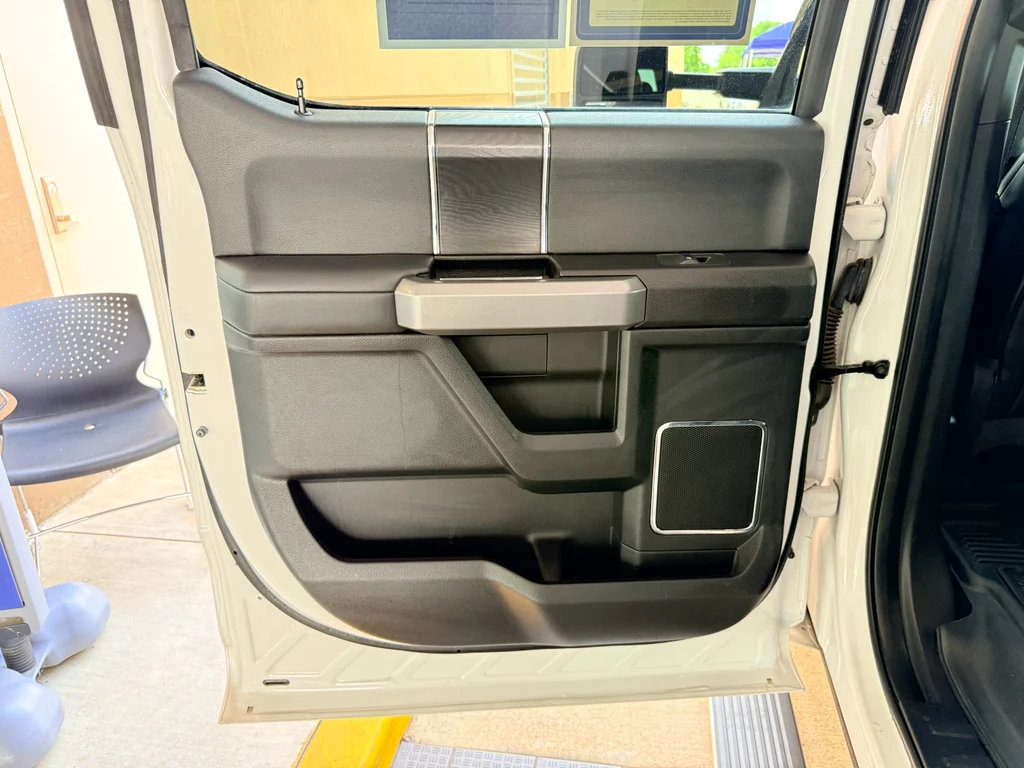 Used 2018 White Platinum Metallic Tri-Coat Ford Platinum image 16