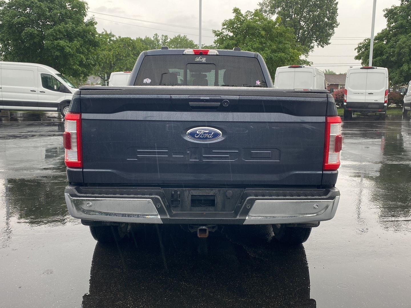 Used 2022 Smoked Quartz Metallic Tinted Clearcoat Ford LARIAT image 9