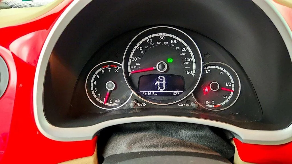 Used 2014 Tornado Red/Beige Roof Volkswagen 2dr Automatic 2.5L PZEV *Ltd Avail* image 16