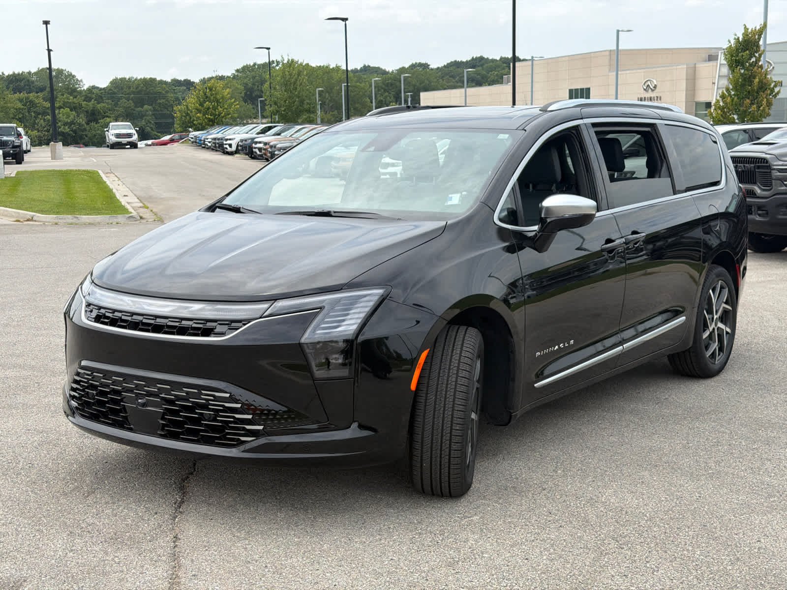 New 2027 Diamond Black Crystal Pearlcoat Chrysler Pinnacle image 4