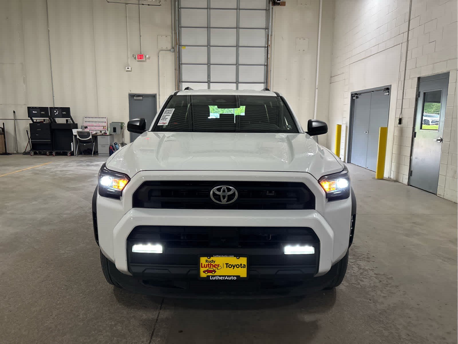 Used 2025 Ice Cap Toyota SR5 image 2
