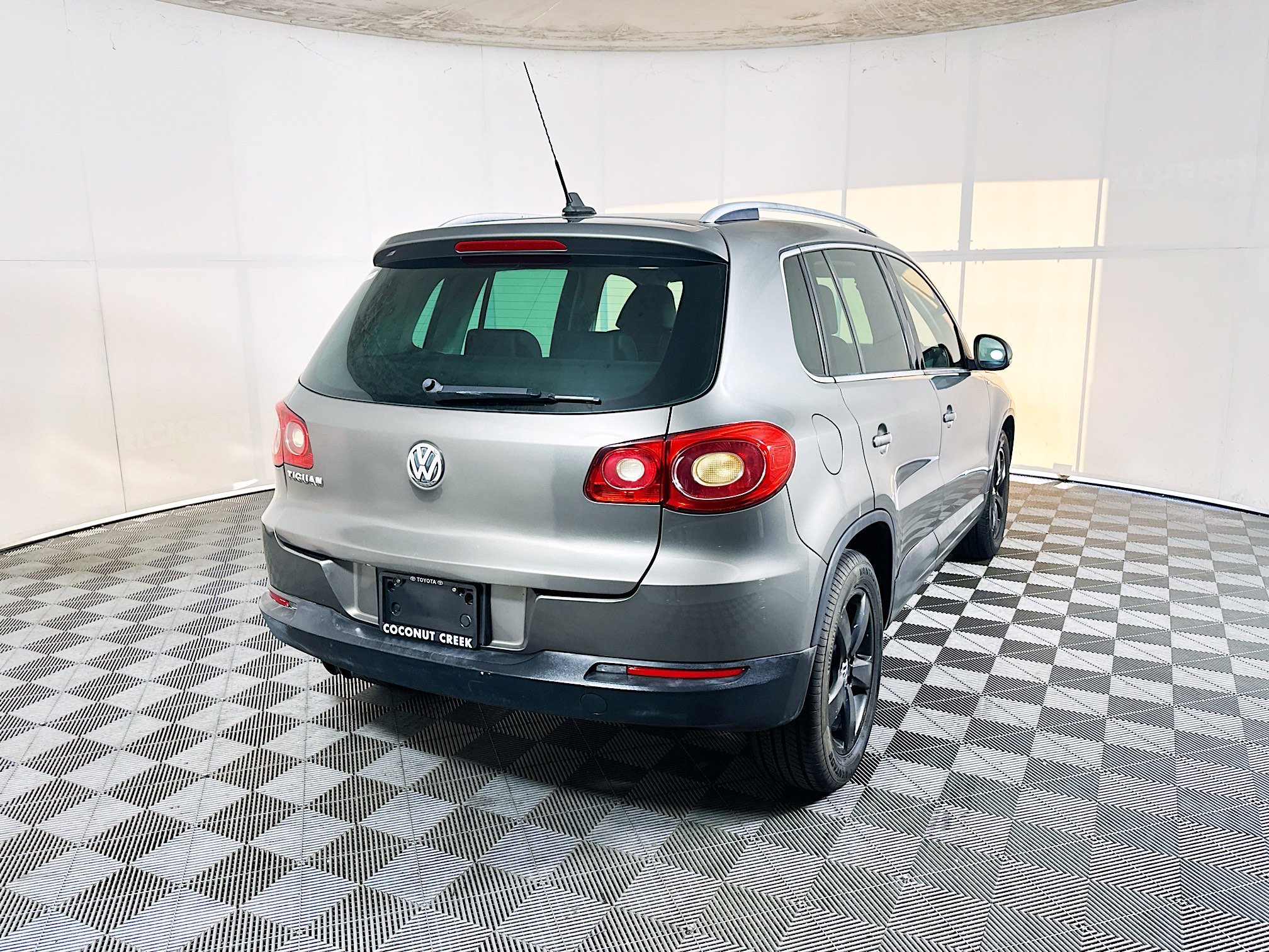 Used 2010 Brown Volkswagen S image 3