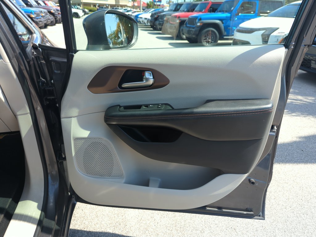 Used 2019 Gray Chrysler Touring Plus image 32