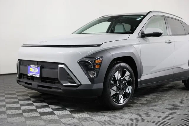 Used 2025 Gray Hyundai SEL Convenience image 8