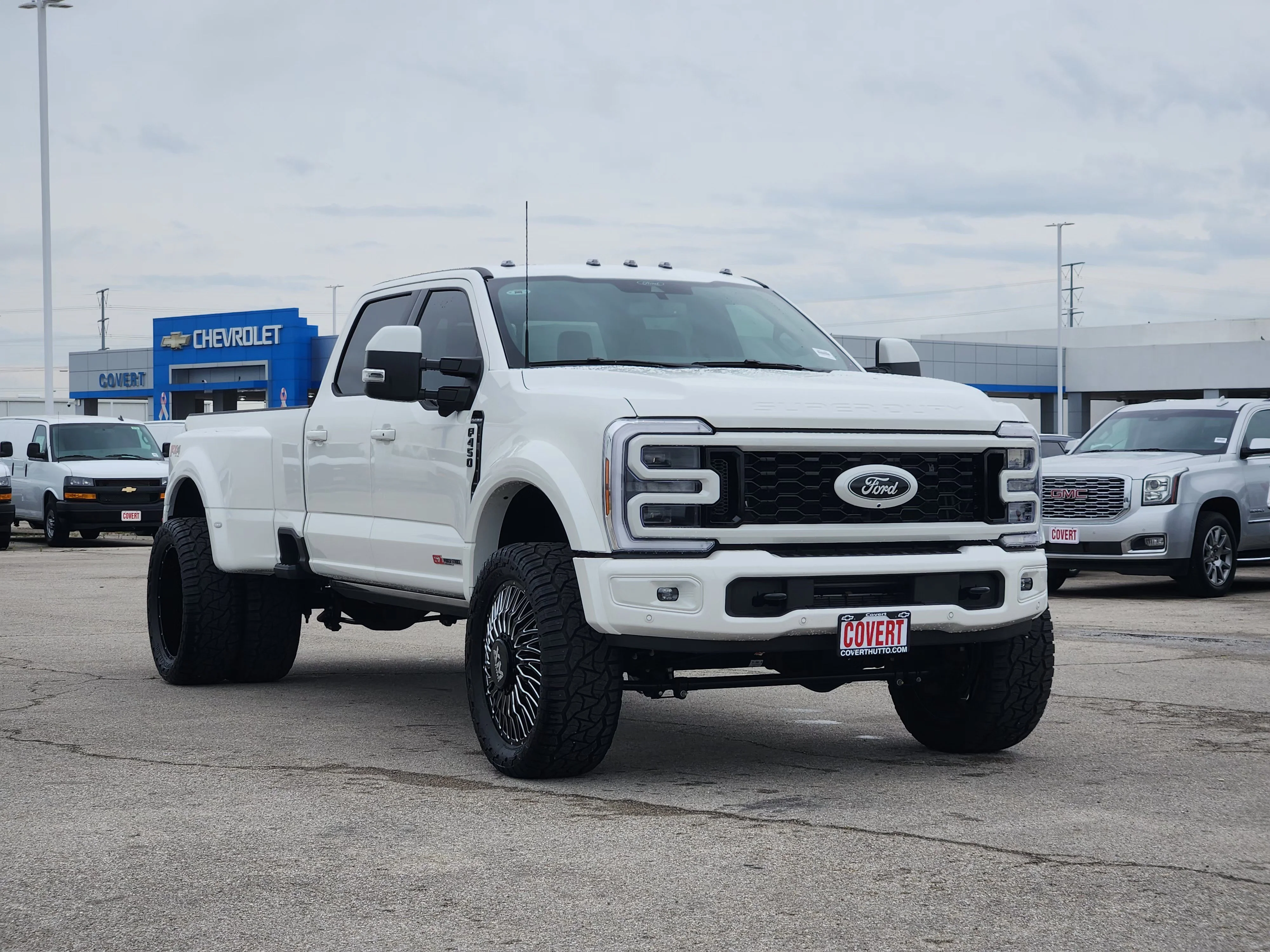 Used 2026  Ford Platinum DRW image 3