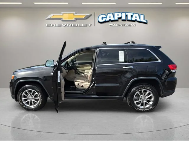 Used 2015  Jeep Limited image 9