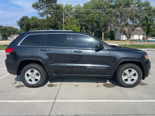 Used 2015 Gray Jeep Laredo image 4