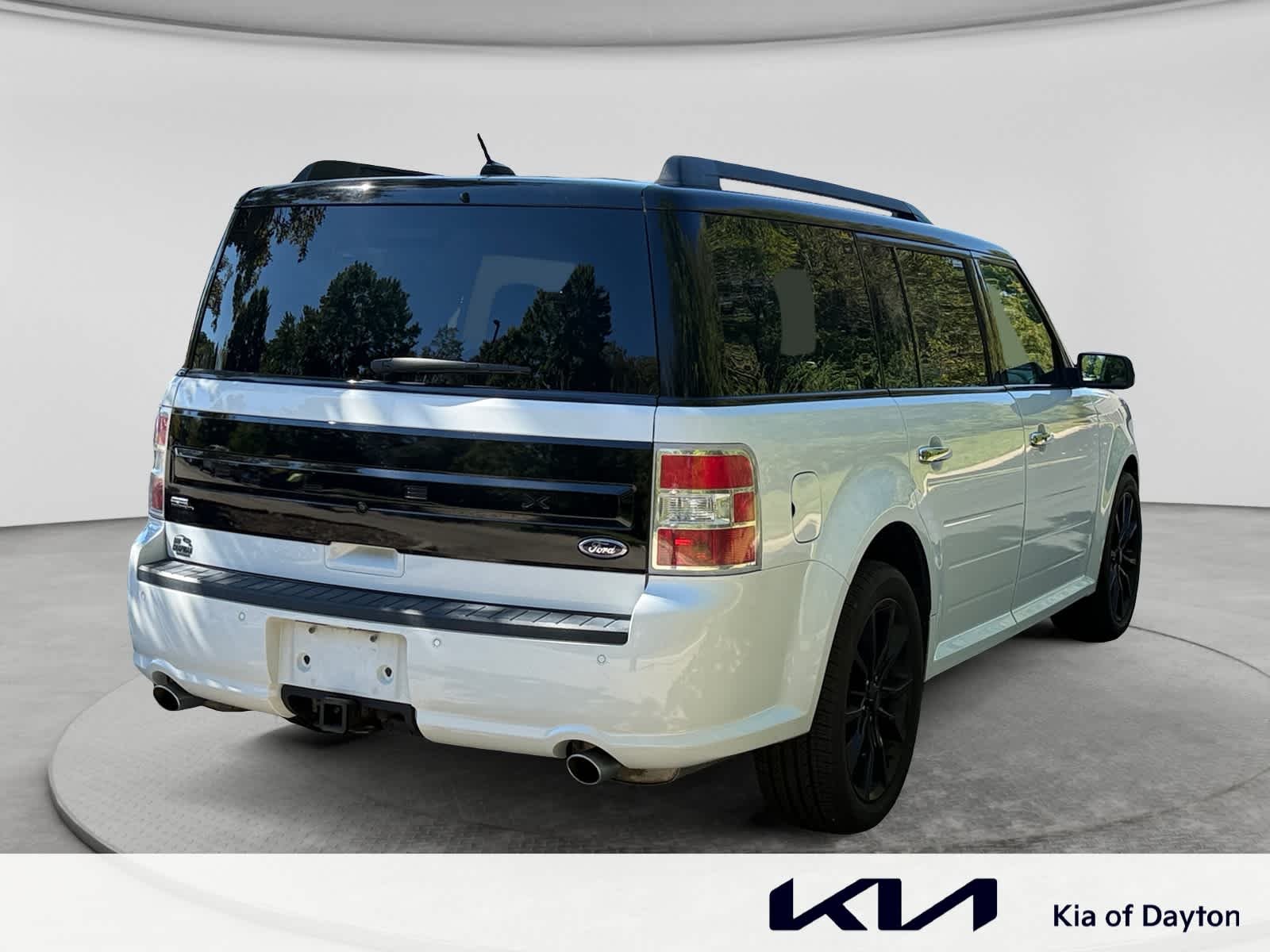 Used 2016 Oxford White Ford SEL image 5