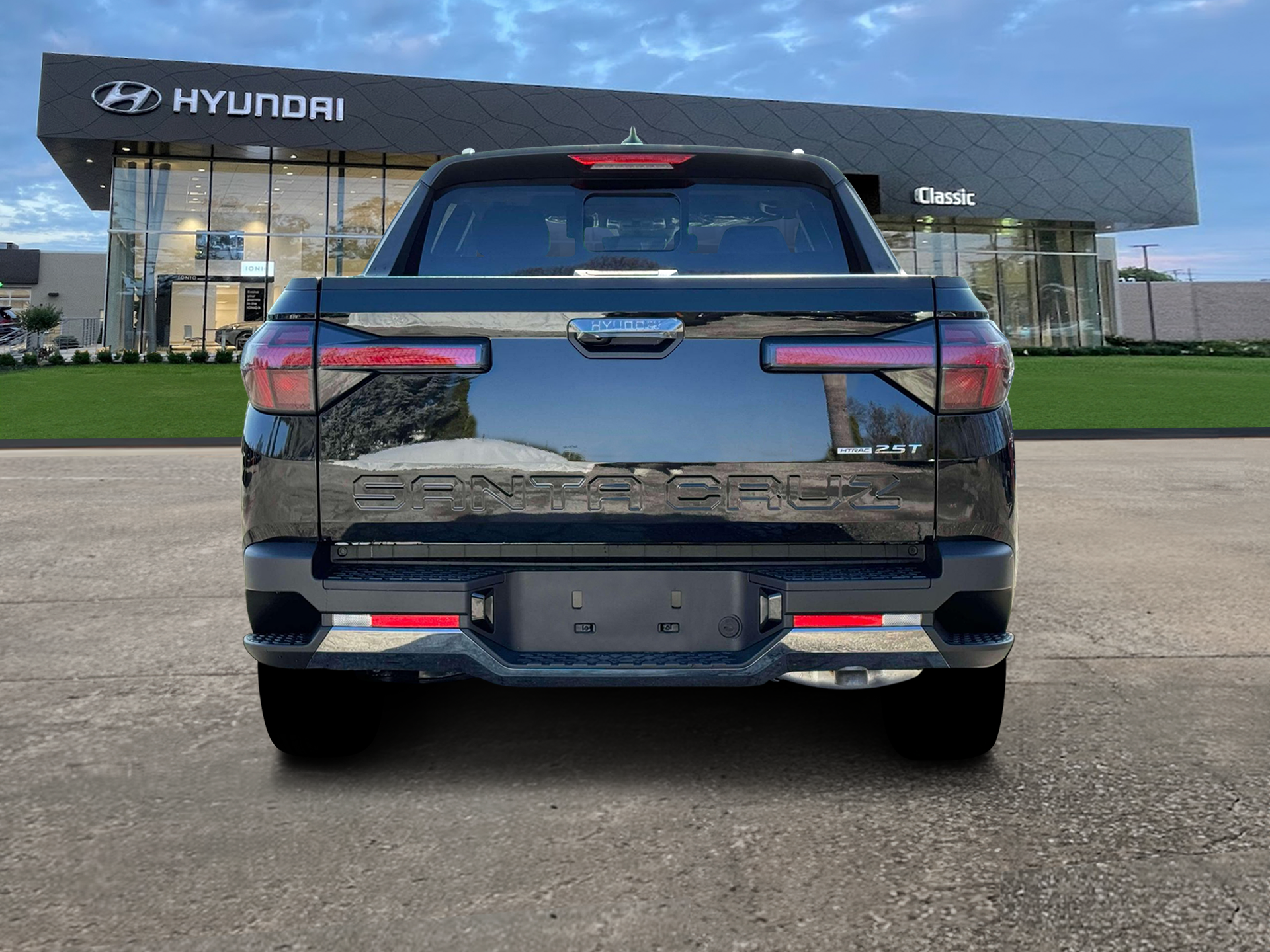 Used 2025 Phantom Black Pearl Hyundai Limited image 6