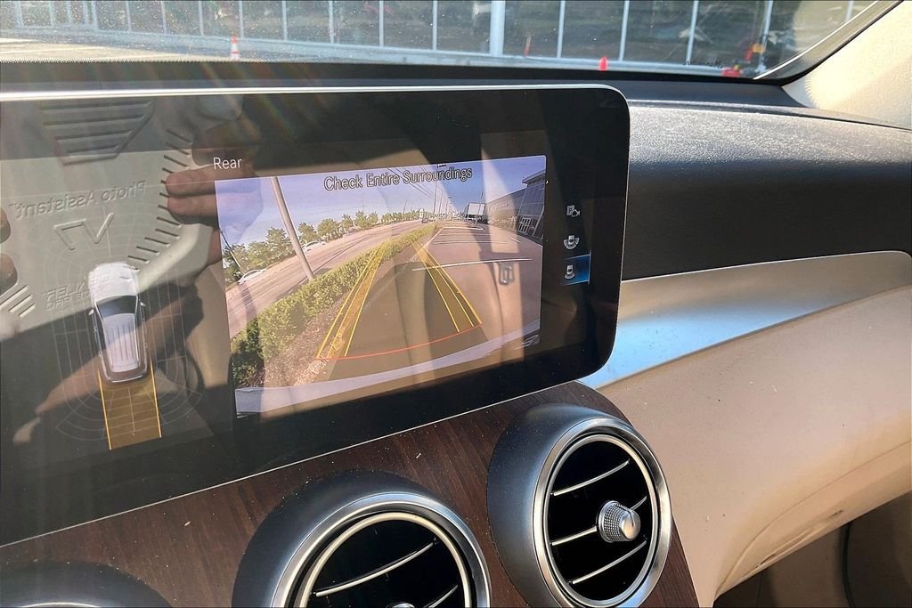 2022 Mercedes-Benz GLC GLC300 - Photo 10