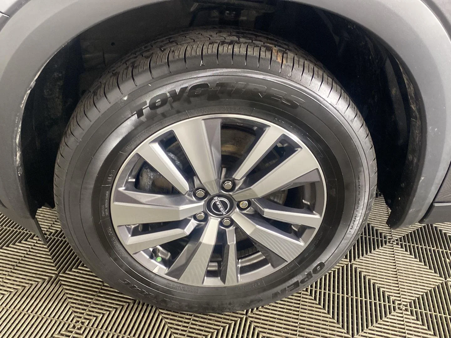 Used 2023 Gun Metallic Nissan SL 4WD image 20