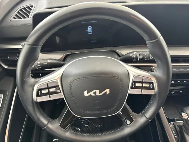 Used 2024 White Kia S image 25