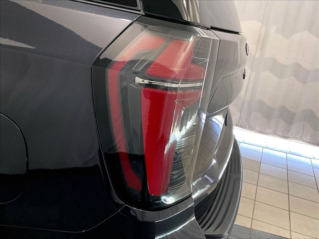 Used 2025 Gray Chevrolet Z71 image 33