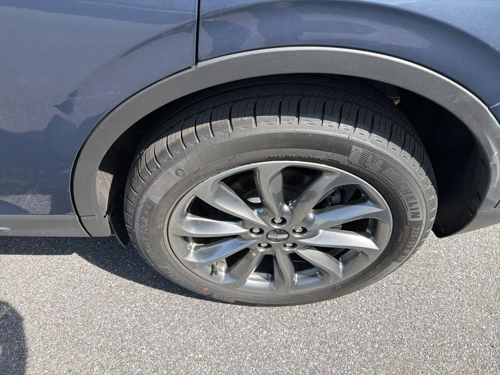 Used 2022 Blue Metallic Lincoln Standard image 10