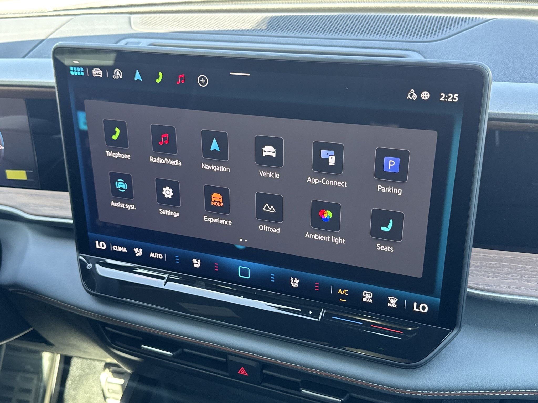 New 2027 SANDSTONE Volkswagen SEL Premium R-Line image 25