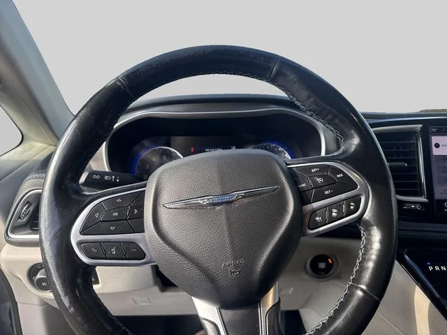 Used 2021 Silver Chrysler Touring L image 10