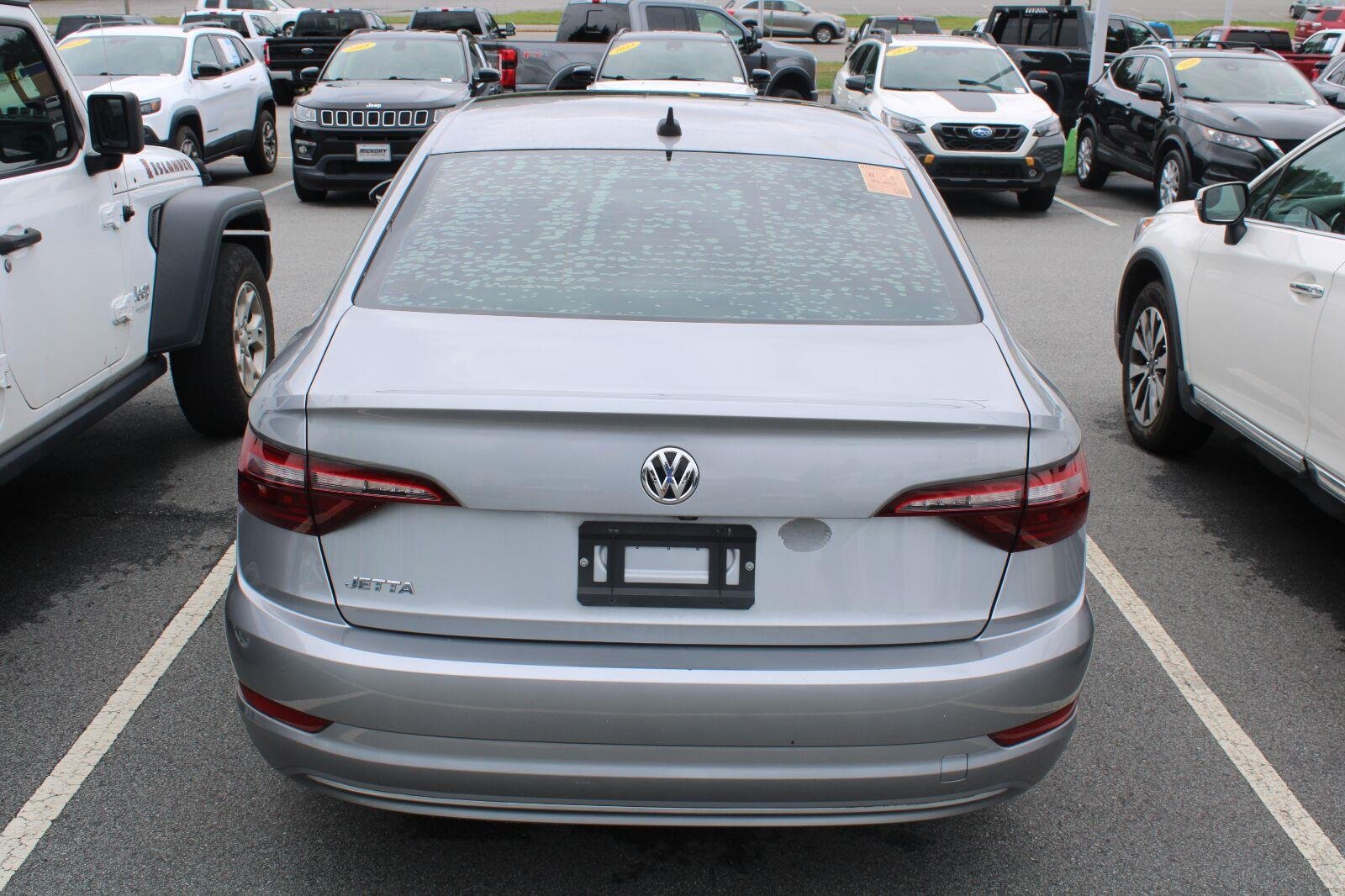 Used 2021 Pyrite Silver Metallic Volkswagen SEL image 7