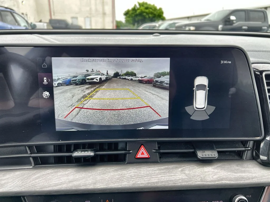 Used 2025 White Kia X-Line image 19