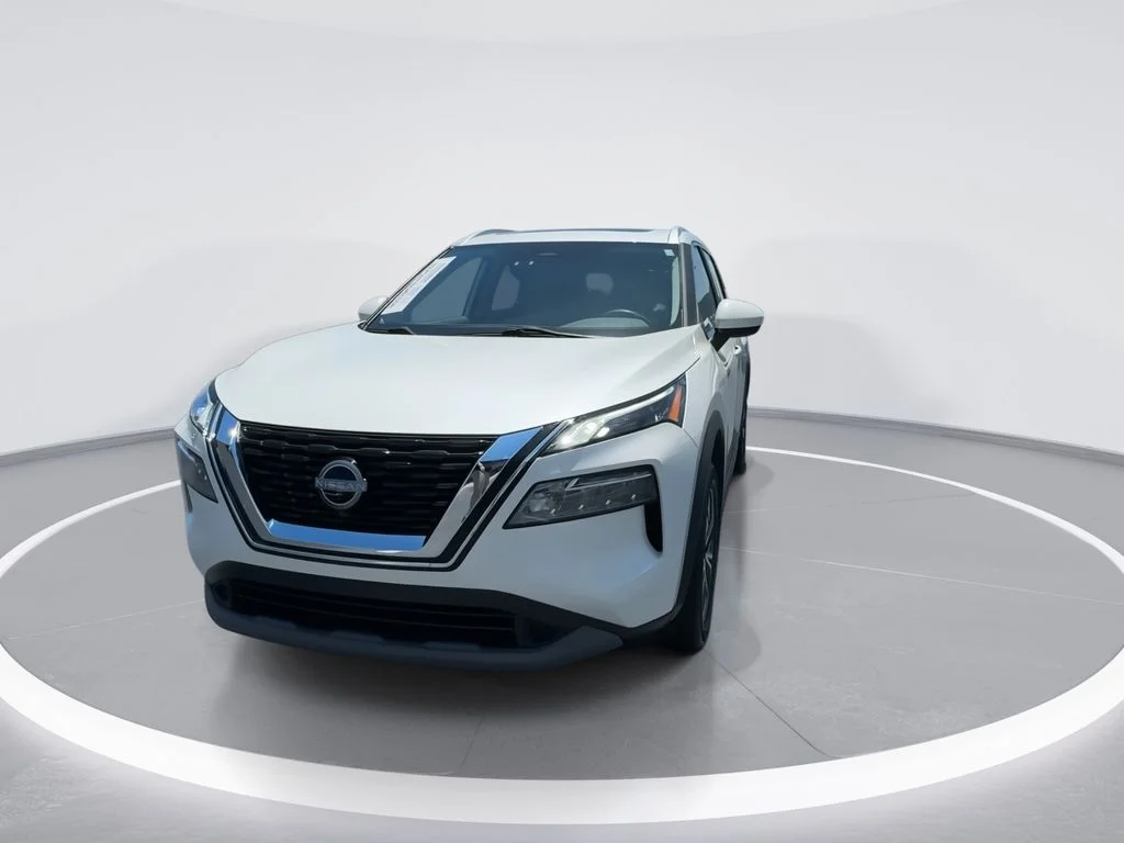 Used 2023 White Nissan SV image 3