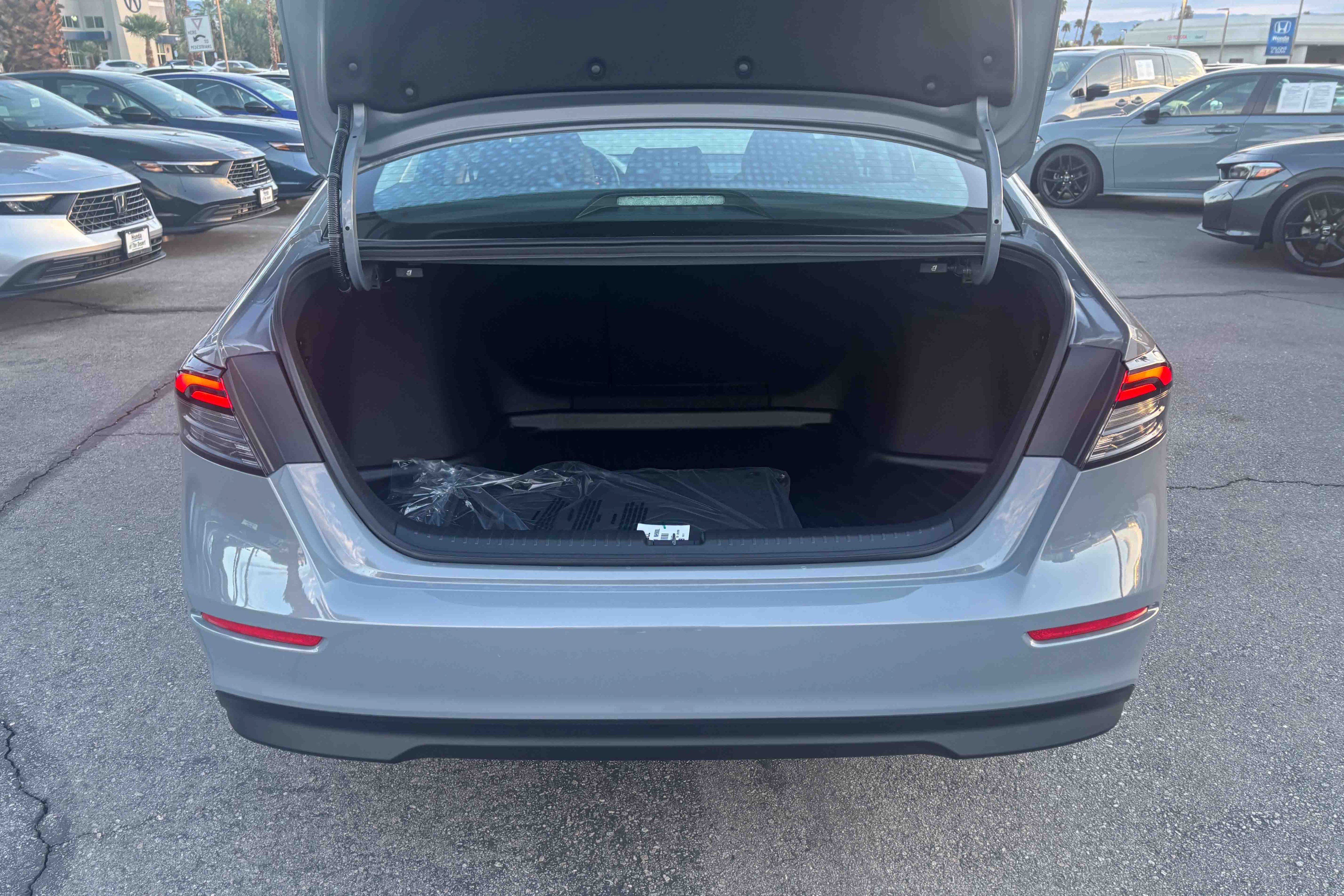 New 2026 Urban Gray Pearl Honda SE image 12
