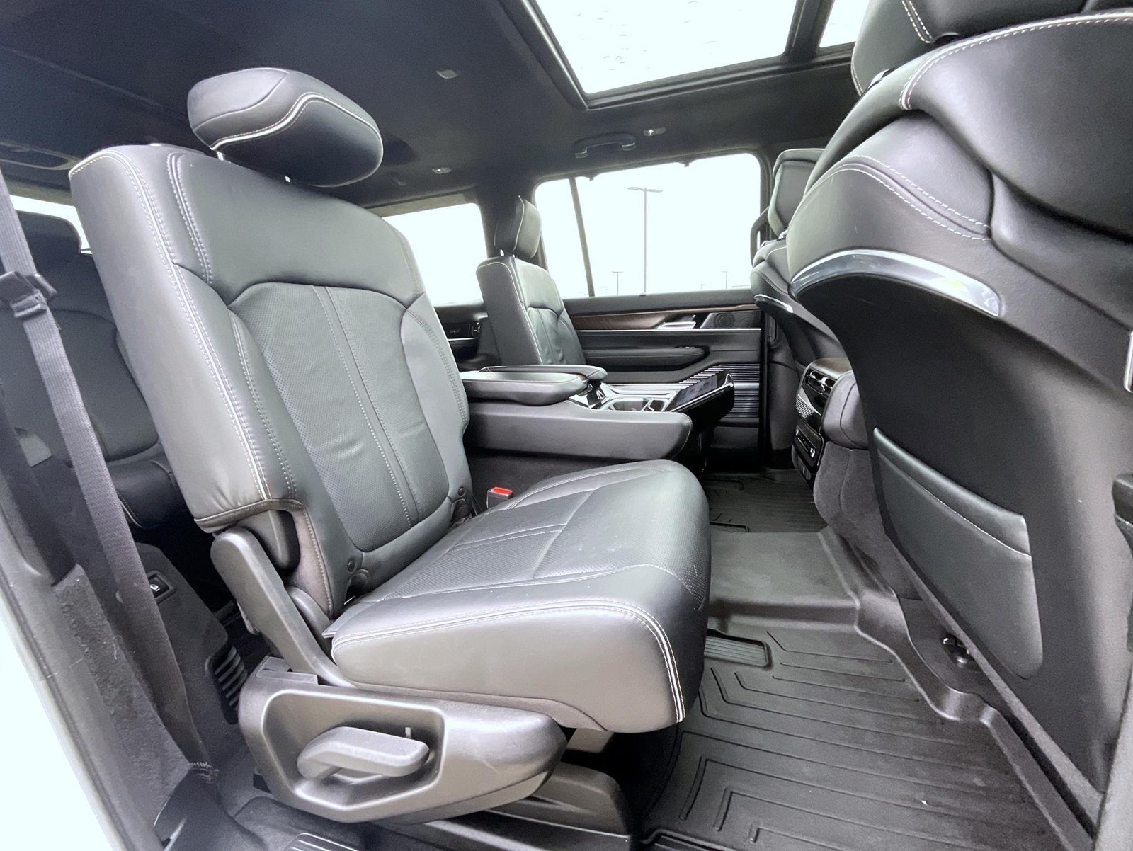Used 2023 White Jeep Series II image 23