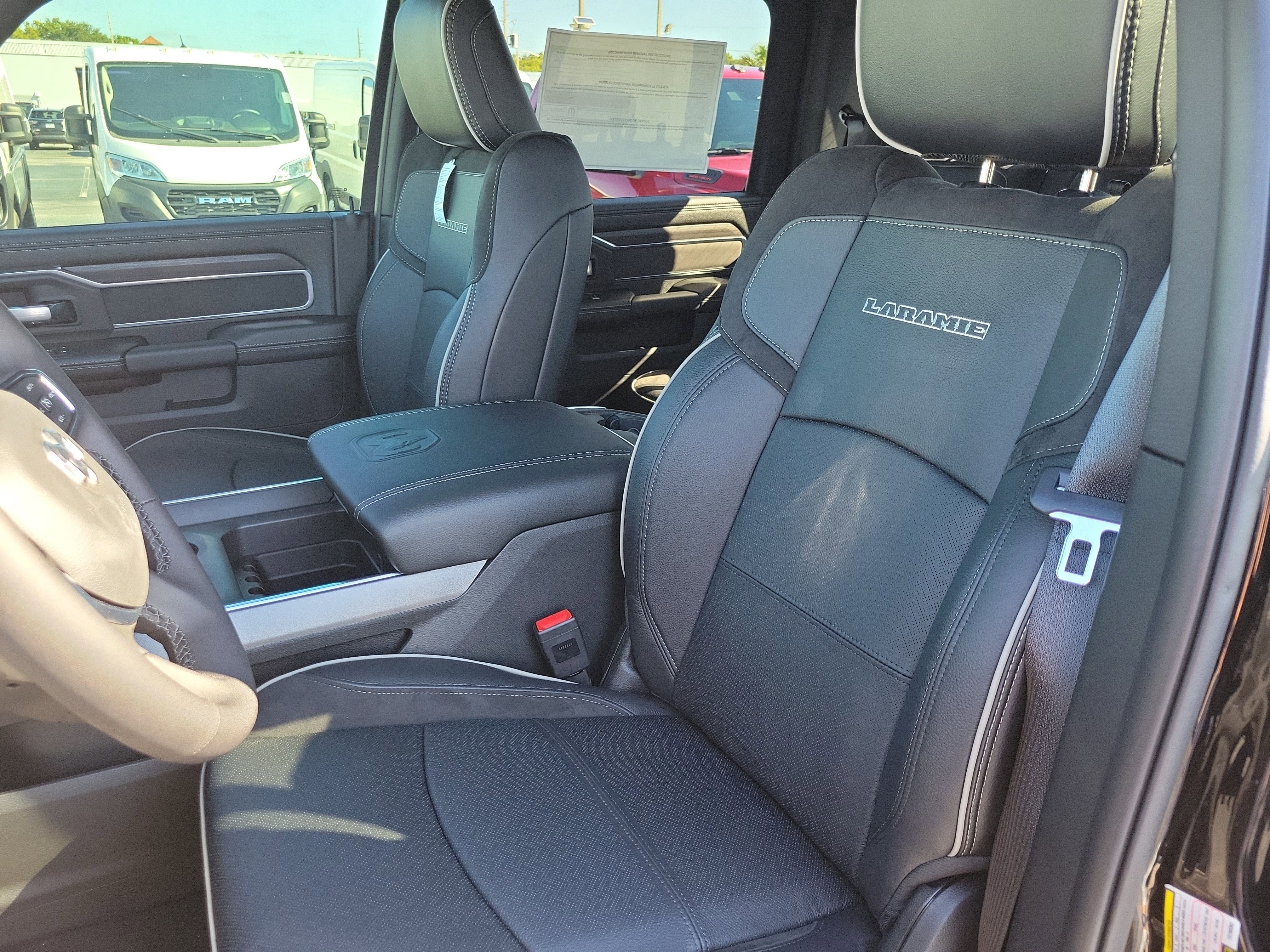 New 2026 Diamond Black Crystal Pearl-Coat Exterior Paint RAM Laramie image 9