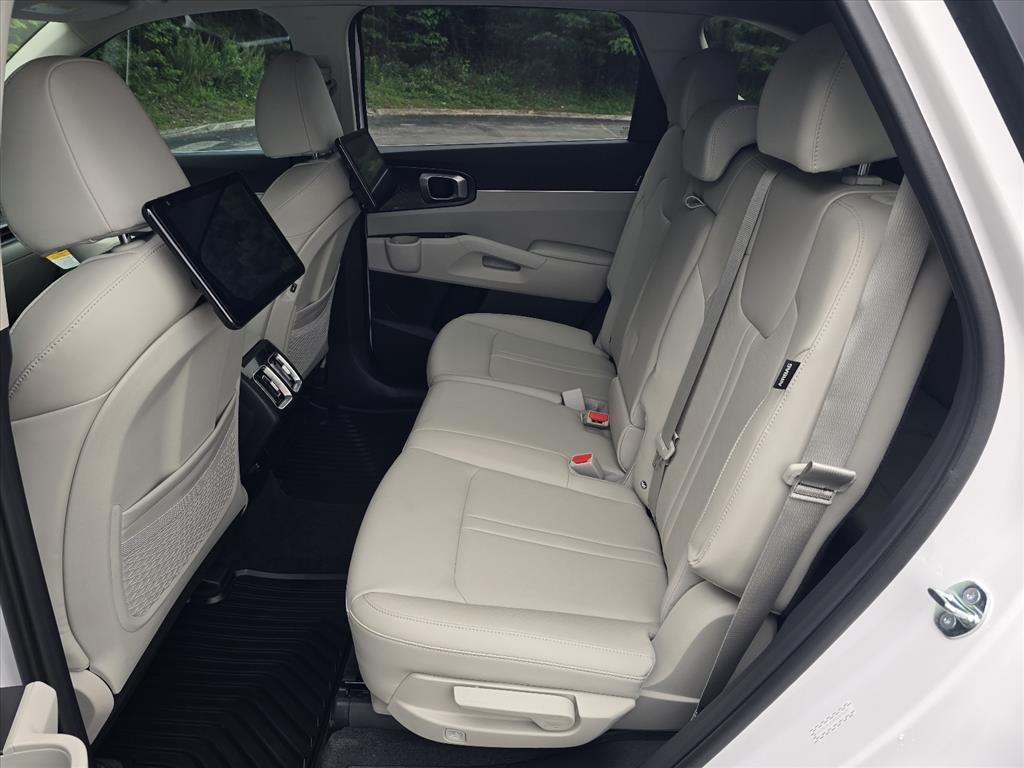 2025 Kia Sorento S - Photo 11
