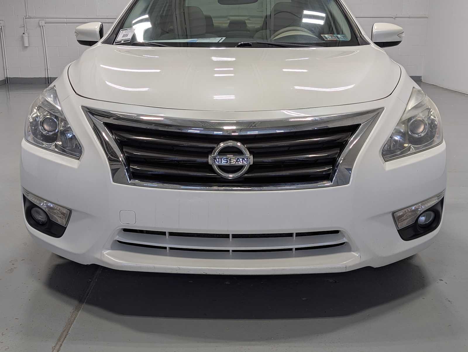 Used 2015 Nissan Altima SV with VIN 1N4AL3AP0FC113517 for sale in Greensburg, PA