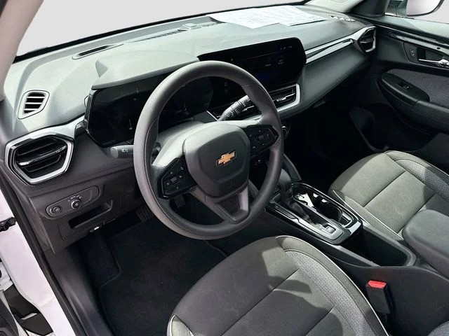 Used 2025 White Chevrolet LT image 9