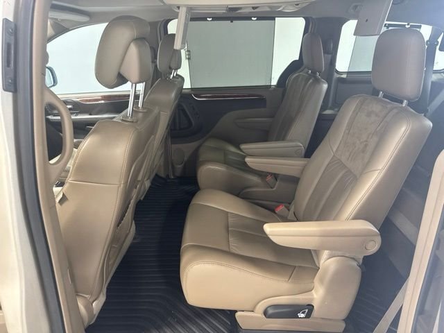 Used 2015 Beige Chrysler Limited image 18