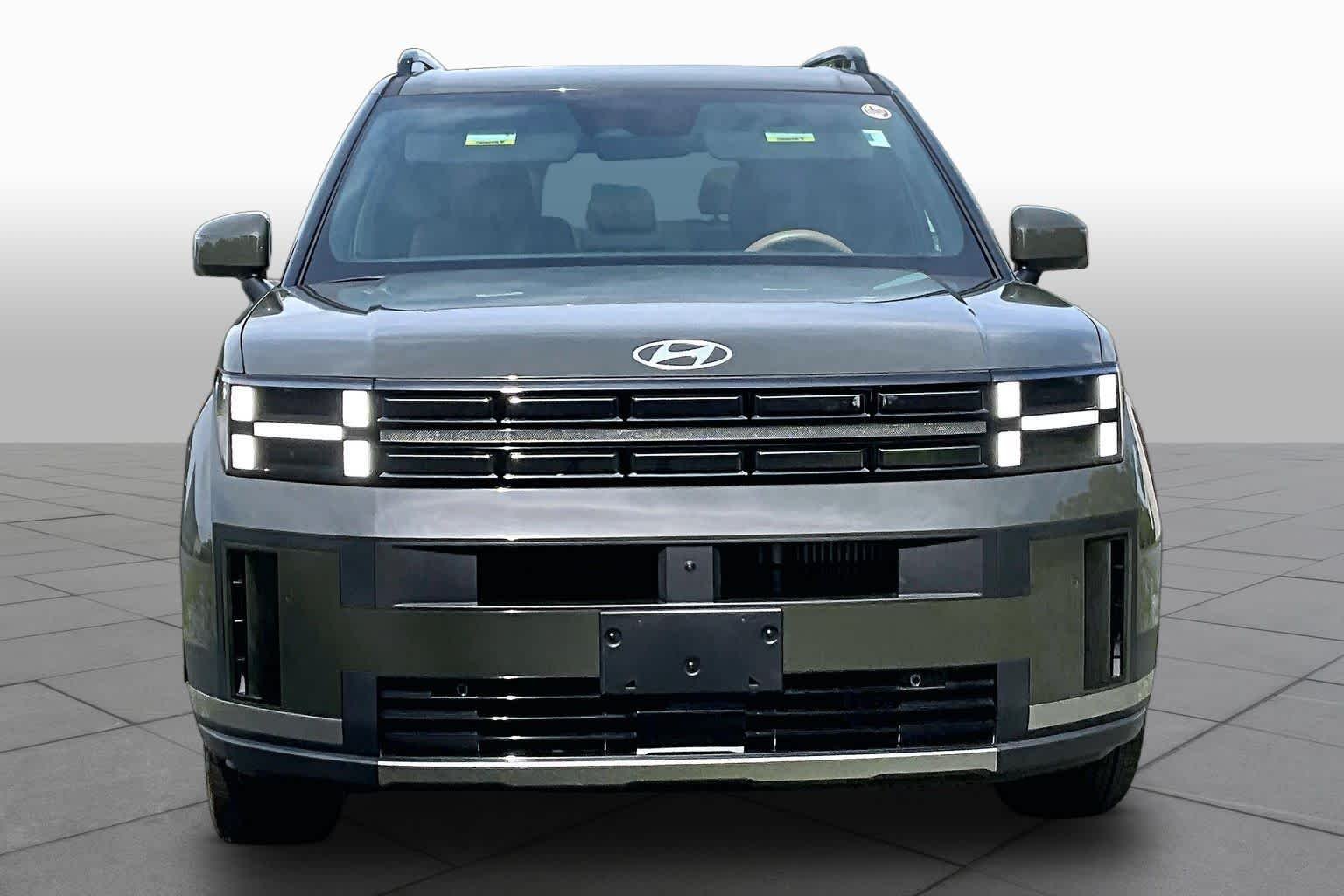 Used 2024 Rockwood Green Hyundai Limited image 4