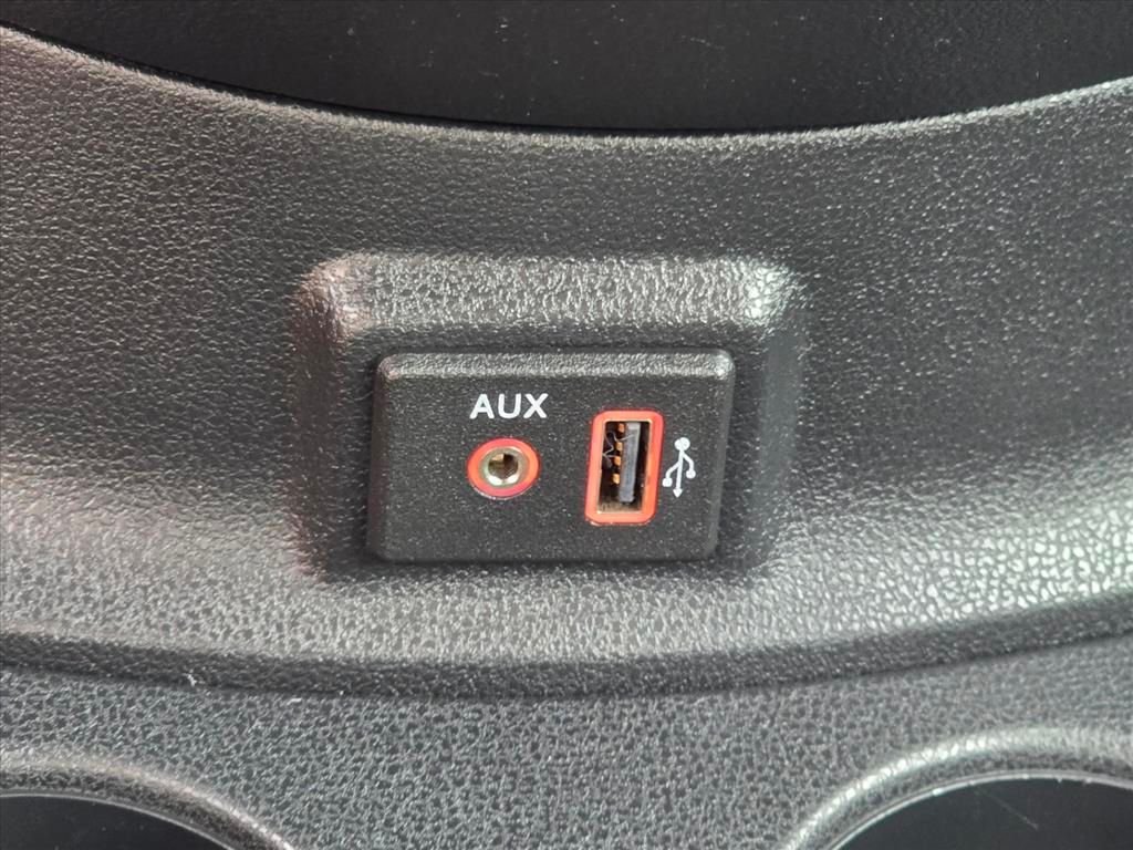Used 2018 White Nissan 1.6 SV image 18