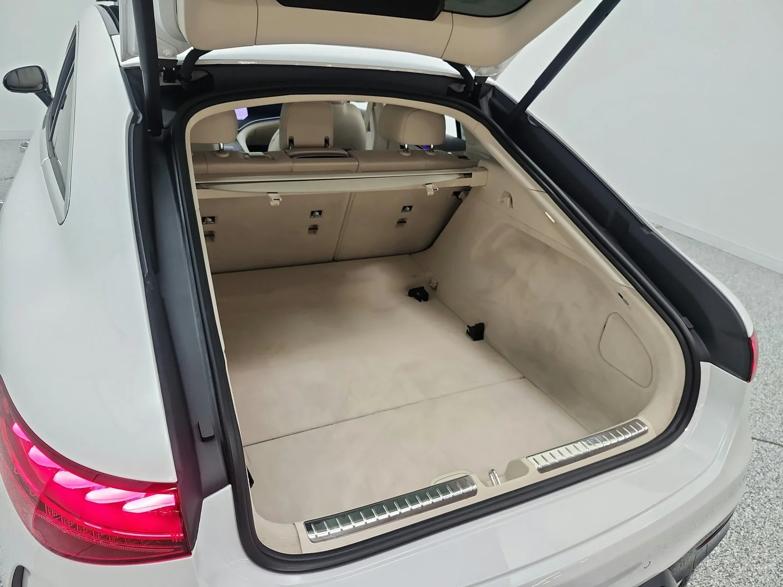 Certified Used 2024 MANUFAKTUR Moonlight White Metallic Mercedes-Benz EQS 450 4MATIC® Sedan image 21