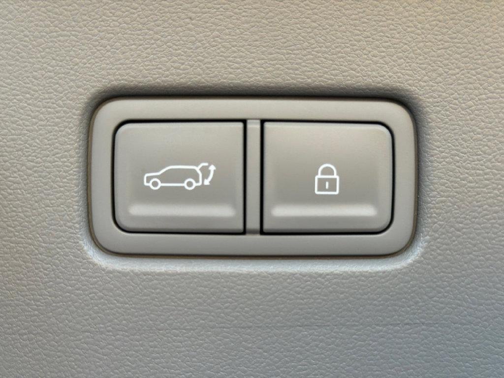 New 2026 White Hyundai SEL Premium FWD image 19