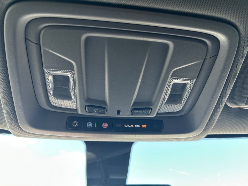 Used 2022 White Chevrolet LT image 29