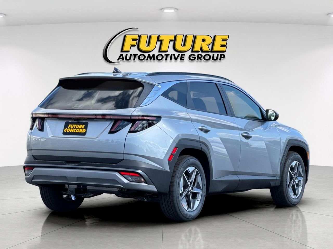 New 2026 Silver Hyundai SEL Premium FWD image 3