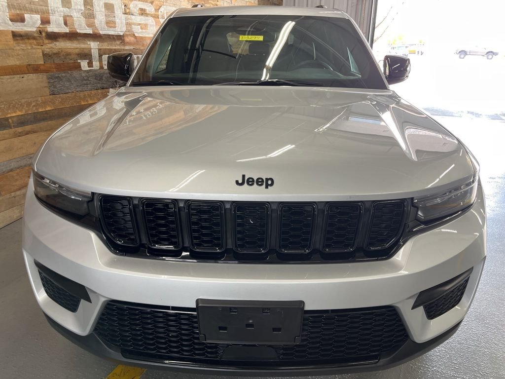 Used 2023 Silver Jeep Altitude X image 8