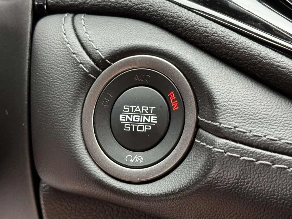Used 2022 Black Dodge SXT image 21