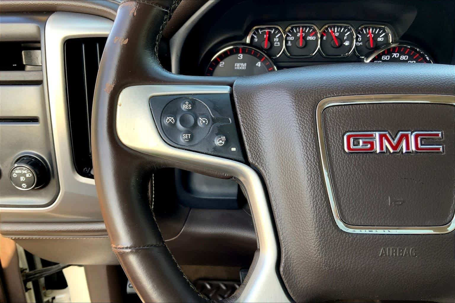 Used 2015 White Diamond Tricoat GMC SLT image 22