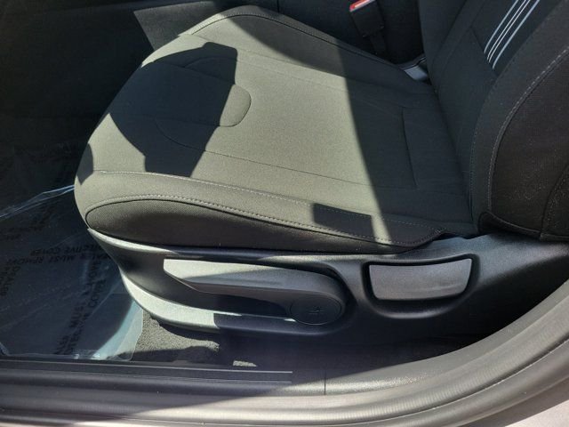 2025 Hyundai Elantra SEL - Photo 13