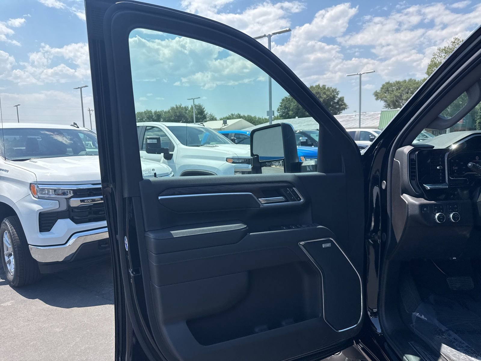 2025 GMC Sierra 3500HD SLT - Photo 9