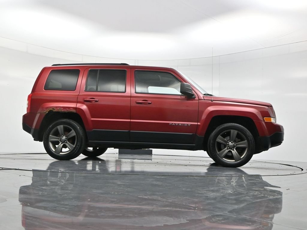 Used 2014 Deep Cherry Red Crystal Pearlcoat Jeep Latitude image 45